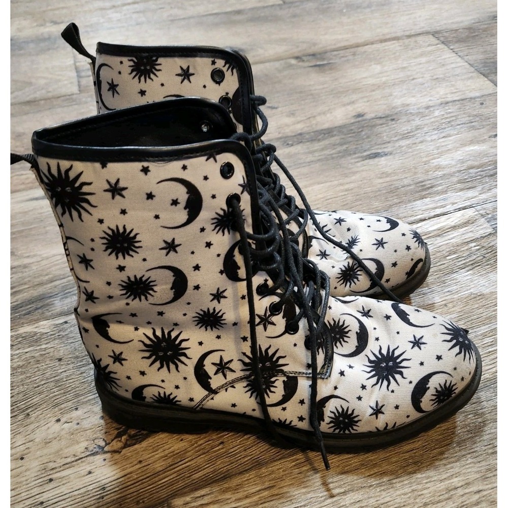 Hot Topic boots Sun Moon Womens witch Goddess canvas Wicca cream black Goth Sz 7